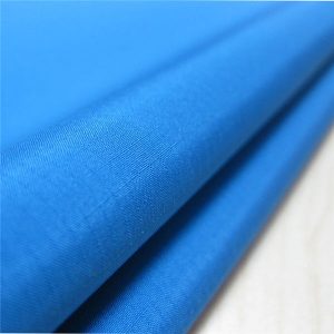 100% полиестерна пластмасова макара от жакардова плат с водоустойчиво покритие за яке или спортно облекло